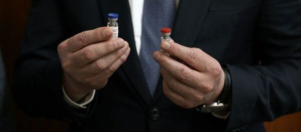 Buổi giới thiệu các ống vắc-xin chống lại bệnh nhiễm coronavirus mới, lần đầu tiên được đăng ký trên thế giới tại Nga vào ngày 11 tháng 8 - Sputnik Việt Nam