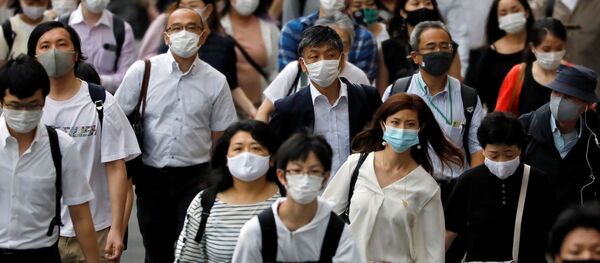 Những người đeo mặt nạ bảo hộ ở Tokyo, Nhật Bản Những người đeo mặt nạ bảo hộ ở Tokyo, Nhật Bản - Sputnik Việt Nam