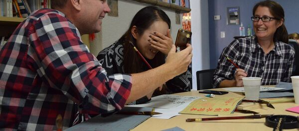 Thư pháp Trung Quốc do các thành viên của Viện Khổng Tử dạy - Sputnik Việt Nam