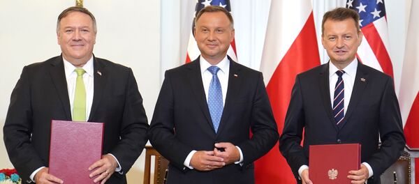 Ngoại trưởng Mỹ Mike Pompeo, Tổng thống Ba Lan Andrzej Duda và Bộ trưởng Quốc phòng Ba Lan Mariusz Blaszczak tại cuộc họp ở Ba Lan - Sputnik Việt Nam