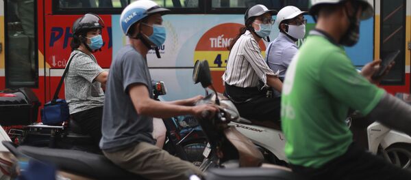 Cư dân đeo khẩu trang ở Hà Nội - Sputnik Việt Nam
