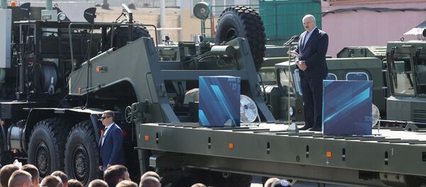 Alexander Lukashenko trong cuộc gặp gỡ với những người biểu tình. - Sputnik Việt Nam