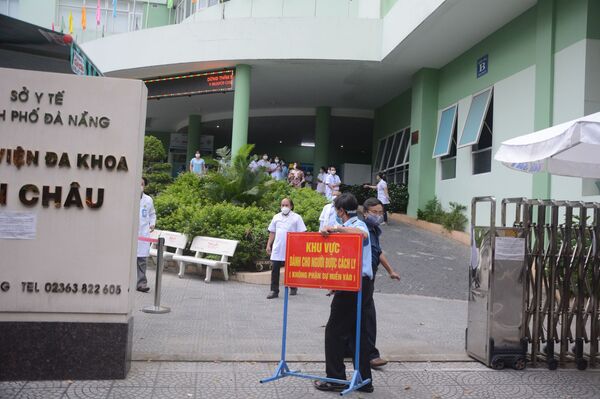 Quyền Bộ trưởng Y tế Việt Nam nêu thời điểm sớm nhất có vắc-xin Covid-19 - Sputnik Việt Nam