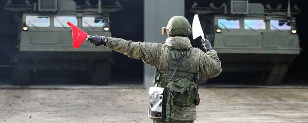 Một người lính trong cuộc diễn tập chiến thuật của một lữ đoàn phòng không ở Lãnh thổ Krasnodar Một người lính trong cuộc diễn tập chiến thuật của một lữ đoàn phòng không ở Lãnh thổ Krasnodar - Sputnik Việt Nam