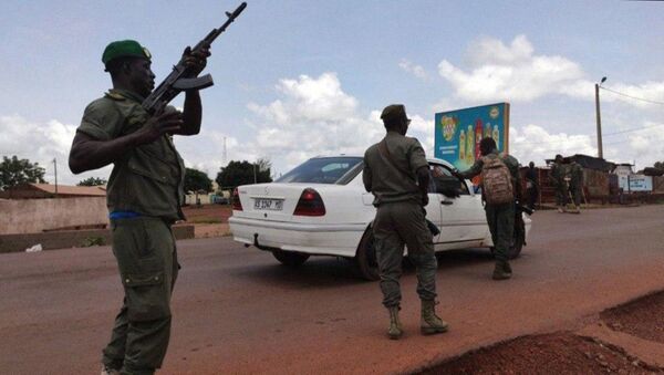 Những người lính trong cuộc mít tinh ủng hộ quân khởi nghĩa ở thủ đô Bamako của Mali - Sputnik Việt Nam