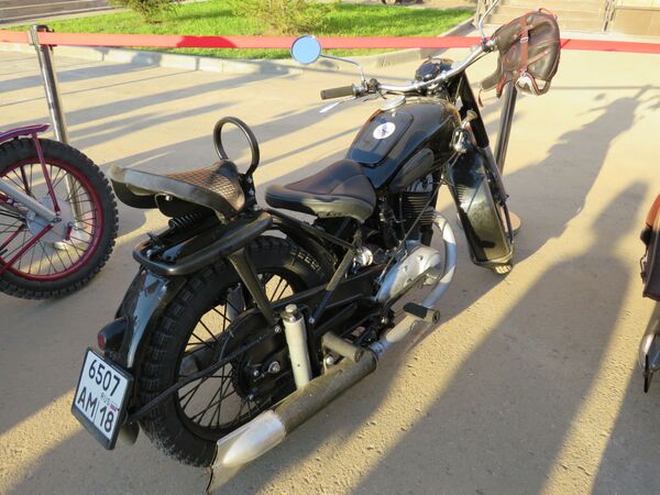 Kalashnikov giới thiệu chiếc mô tô điện mới theo mẫu IZH-49 huyền thoại Kalashnikov giới thiệu chiếc mô tô điện mới theo mẫu IZH-49 huyền thoại - Sputnik Việt Nam