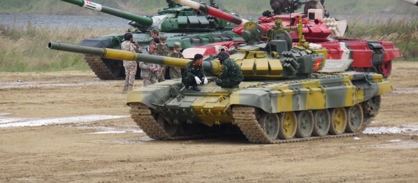 Kíp tăng của Trần Viết Hải trên đường đua Tank Biathlon 2020 ngày 24/8. - Sputnik Việt Nam