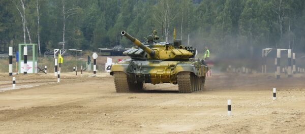 Kíp tăng của Trần Viết Hải trên đường đua Tank Biathlon 2020 ngày 24/8. - Sputnik Việt Nam