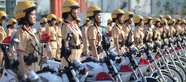 Các nữ chiến sỹ CSGT triển khai đội hình tại thành phố Hồ Chí Minh Các nữ chiến sỹ CSGT triển khai đội hình tại thành phố Hồ Chí Minh - Sputnik Việt Nam