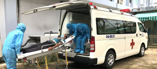 Bệnh viện Đa khoa tỉnh Vĩnh Long diễn tập phương án cách ly người mắc COVID-19 - Sputnik Việt Nam