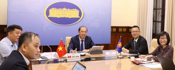 Thứ trưởng Bộ Ngoại giao Nguyễn Quốc Dũng, Trưởng SOM ASEAN của Việt Nam phát biểu - Sputnik Việt Nam