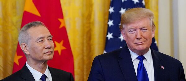 Donald Trump và Liu He trước khi ký giai đoạn đầu của hiệp định thương mại giữa Trung Quốc và Hoa Kỳ Donald Trump và Liu He trước khi ký giai đoạn đầu của hiệp định thương mại giữa Trung Quốc và Hoa Kỳ - Sputnik Việt Nam