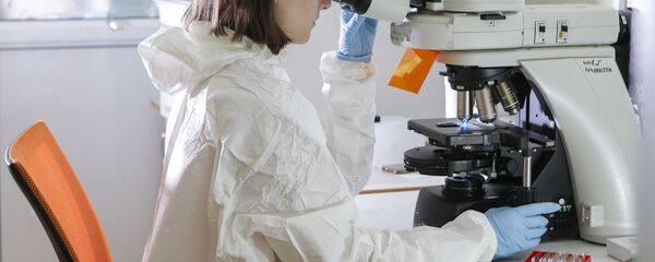 Sản xuất vắc-xin chống lại COVID-19 tại Trung tâm Nghiên cứu Dịch tễ và Vi sinh Quốc gia được đặt tên theo N.F. Gamaleya - Sputnik Việt Nam