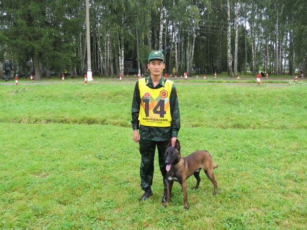 Huấn luyện viên trưởng đội Việt Nam: cuộc thi Người bạn trung thành là diễn đàn trao đổi kinh nghiệm dạy chó nghiệp vụ Huấn luyện viên trưởng đội Việt Nam: cuộc thi Người bạn trung thành là diễn đàn trao đổi kinh nghiệm dạy chó nghiệp vụ - Sputnik Việt Nam