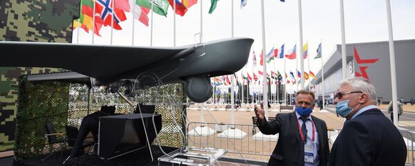 Khách tham quan triển lãm vũ khí của Diễn đàn Kỹ thuật-Quân sự Quốc tế (IMTF) Army-2020 tại công viên quân sự-yêu nước Patriot - Sputnik Việt Nam