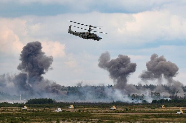 Phi công của Lực lượng Không quân đã trình diễn màn không chiến tại Army-2020 Phi công của Lực lượng Không quân đã trình diễn màn không chiến tại Army-2020 - Sputnik Việt Nam