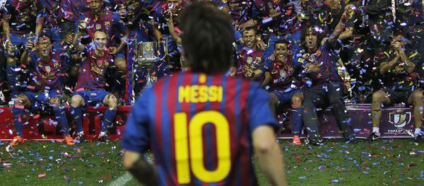 Lionel Messi ăn mừng chiến thắng cùng với đội bóng của mình - Sputnik Việt Nam