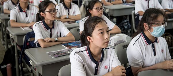 Giờ học ở trường trung học Vũ Hán, Trung Quốc - Sputnik Việt Nam