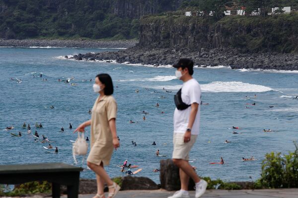 Chuyên gia Hàn Quốc giải thích tại sao việc đeo khẩu trang quan trọng trong đời sống hàng ngày - Sputnik Việt Nam