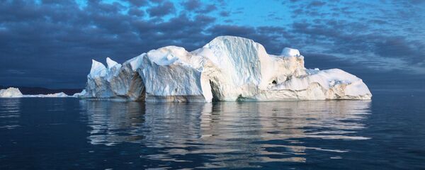 Айсберг в акватории острова Гренландия - Sputnik Việt Nam