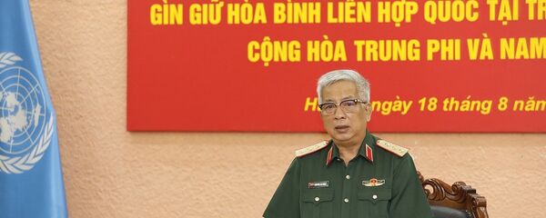 Thượng tướng Nguyễn Chí Vịnh, Thứ trưởng Bộ Quốc phòng giao nhiệm vụ cho các sĩ quan đi làm nhiệm vụ gìn giữ hòa bình Liên hợp quốc - Sputnik Việt Nam