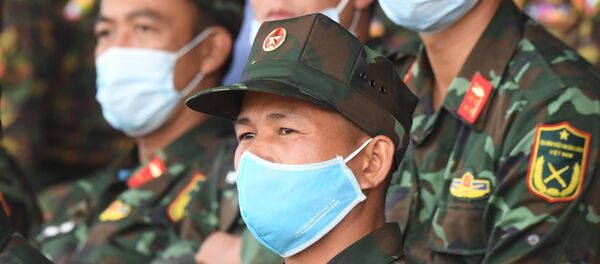 Cổ động viên đội tuyển Việt Nam trong cuộc thi Tank Biathlon-2020 - Sputnik Việt Nam