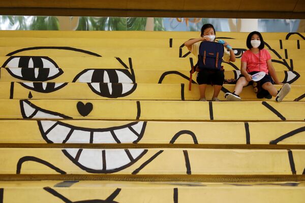 Vị mục sư hăng hái và khủng bố virus. Ai phải đối mặt với chế độ cách ly mới? - Sputnik Việt Nam