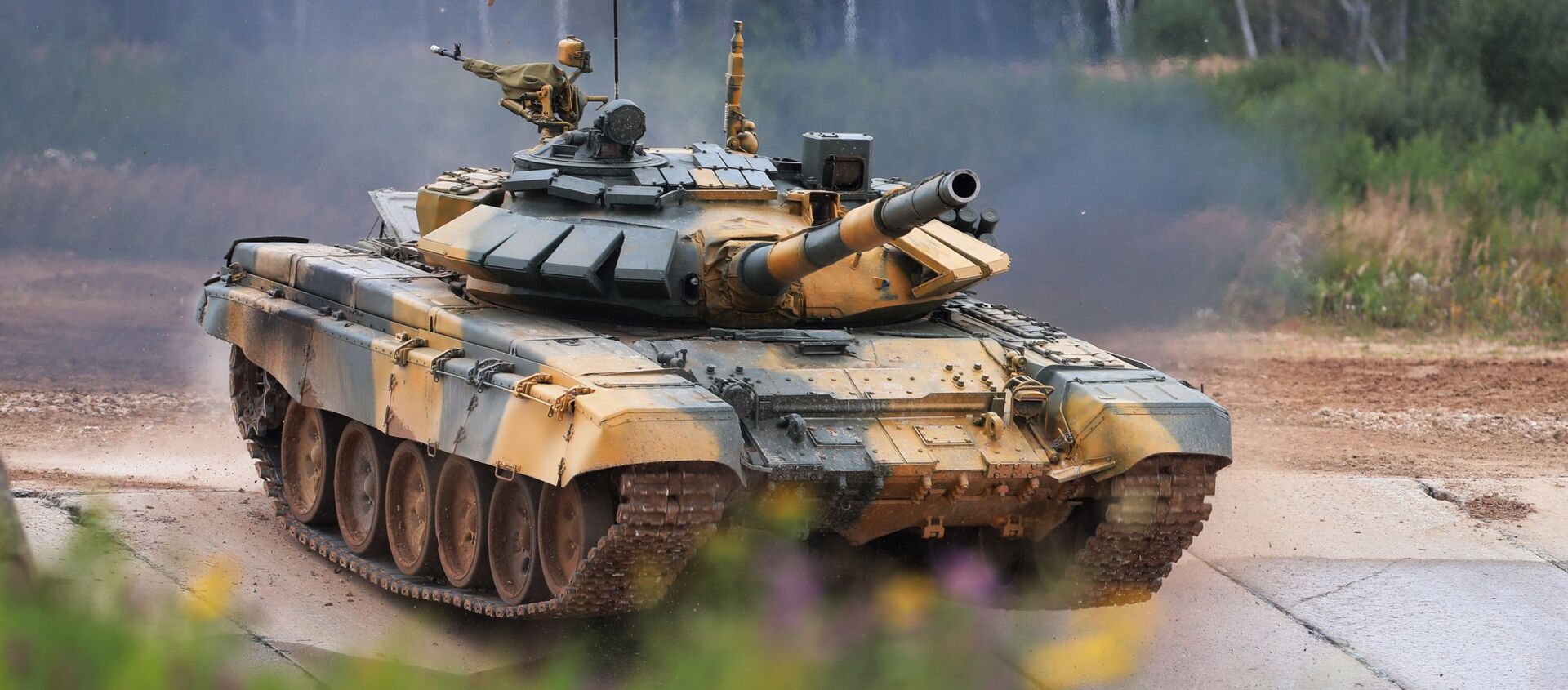  Xe tăng T-72 của đội tuyển Việt Nam tại buổi thi đấu của các kíp xe tăng trong khuôn khổ cuộc thi Tank Biathlon 2020 tại bãi tập Alabino.  - Sputnik Việt Nam, 1920, 31.12.2020