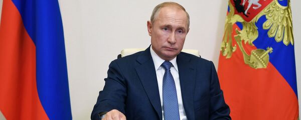 Vladimir Putin trong một cuộc họp cầu truyền hình - Sputnik Việt Nam