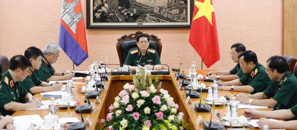 Đại tướng Ngô Xuân Lịch, Bộ trưởng Bộ Quốc phòng và các thành viên đoàn tham dự điện đàm tại điểm cầu Hà Nội - Sputnik Việt Nam