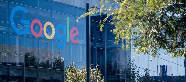 Biểu trưng của Google và tượng Android được nhìn thấy tại Googleplex ở Menlo Park, California - Sputnik Việt Nam