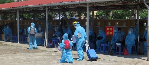 Các công dân trở về từ Liên Bang Nga tại khu cách ly. - Sputnik Việt Nam