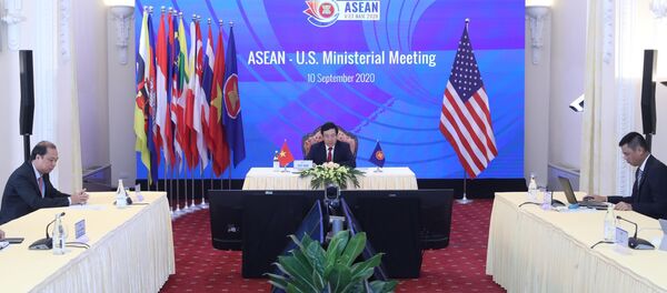 Phó Thủ tướng, Bộ trưởng Ngoại giao Phạm Bình Minh dự Hội nghị Bộ trưởng Ngoại giao ASEAN – Hoa Kỳ tại điểm cầu Hà Nội. Phó Thủ tướng, Bộ trưởng Ngoại giao Phạm Bình Minh dự Hội nghị Bộ trưởng Ngoại giao ASEAN – Hoa Kỳ tại điểm cầu Hà Nội. - Sputnik Việt Nam