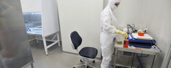 Một bác sĩ trong phòng thí nghiệm. - Sputnik Việt Nam