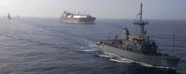 Hạm đội Hải quân Hoa Kỳ hộ tống tàu LNG - Sputnik Việt Nam