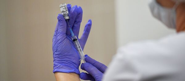 Tiêm phòng cho những người tình nguyện chống lại COVID-19 ở Moscow - Sputnik Việt Nam