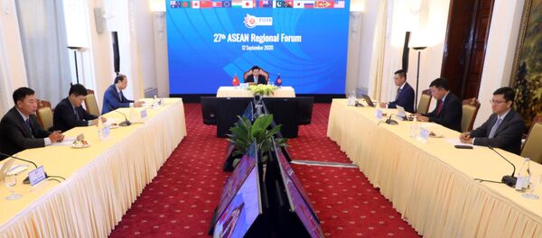 Phó Thủ tướng, Bộ trưởng Ngoại giao Phạm Bình Minh phát biểu tại Diễn đàn Khu vực ASEAN lần thứ 27 - Sputnik Việt Nam