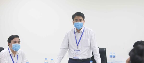 Trong ảnh: Chủ tịch UBND thành phố Hà Nội Nguyễn Đức Chung, Trưởng đoàn kiểm tra kỳ thi thành phố phát biểu sau khi kiểm tra tại điểm thi Trường Trung học phổ thông Phan Đình Phùng (quận Ba Đình, Hà Nội). Ảnh: Thanh Tùng - TTXVN - Sputnik Việt Nam