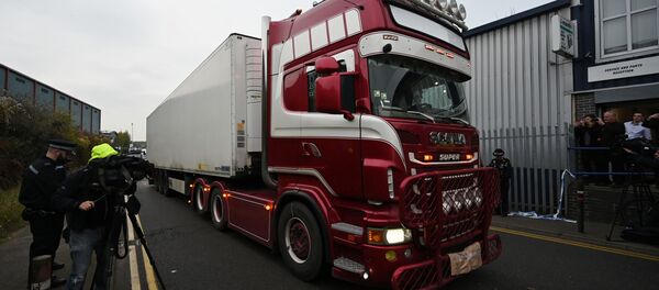 Vụ 39 nạn nhân tử vong trong thùng xe container tại Essex. Vụ 39 nạn nhân tử vong trong thùng xe container tại Essex. - Sputnik Việt Nam