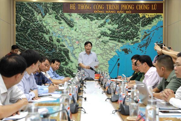 Tin mới về bão số 5: Việt Nam cấm biển, Quân đội bắn pháo hiệu, sơ tán hơn 1 triệu dân Tin mới về bão số 5: Việt Nam cấm biển, Quân đội bắn pháo hiệu, sơ tán hơn 1 triệu dân - Sputnik Việt Nam
