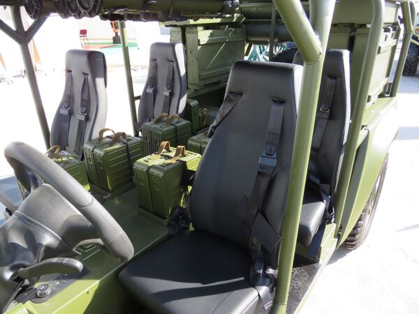 Xe địa hình hạng nhẹ lưỡng dụng của Nga Xe địa hình hạng nhẹ lưỡng dụng của Nga - Sputnik Việt Nam