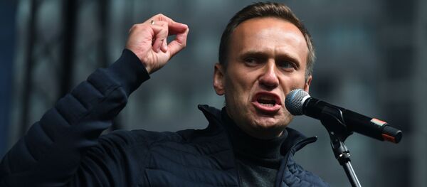 Alexey Navalny phát biểu tại một cuộc mít tinh được cho phép - Sputnik Việt Nam