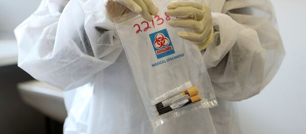 Chuyên gia y tế với các xét nghiệm tình nguyện - Sputnik Việt Nam