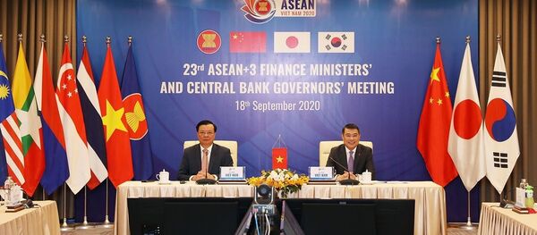 Bộ trưởng Bộ Tài chính Đinh Tiến Dũng và Thống đốc Ngân hàng Nhà nước Lê Minh Hưng đồng chủ trì Hội nghị. - Sputnik Việt Nam