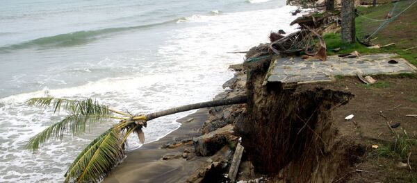 Hậu quả của bão số 5  trên bãi biển Cửa Đại, Hội An - Sputnik Việt Nam