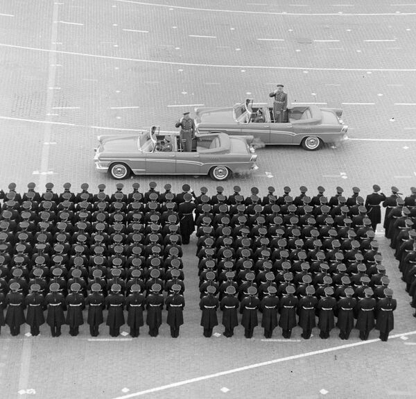 Ánh vàng quá khứ, phong độ hôm nay: Xe ZIL-111D đắt giá nhất của Liên Xô Ánh vàng quá khứ, phong độ hôm nay: Xe ZIL-111D đắt giá nhất của Liên Xô - Sputnik Việt Nam