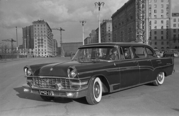 Ánh vàng quá khứ, phong độ hôm nay: Xe ZIL-111D đắt giá nhất của Liên Xô Ánh vàng quá khứ, phong độ hôm nay: Xe ZIL-111D đắt giá nhất của Liên Xô - Sputnik Việt Nam