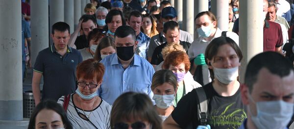 Hành khách trên sân ga của nhà ga đường sắt Yaroslavsky ở Matxcơva. - Sputnik Việt Nam