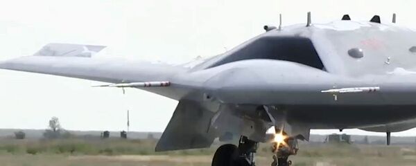 Máy bay tấn công không người lái Okhotnik. - Sputnik Việt Nam