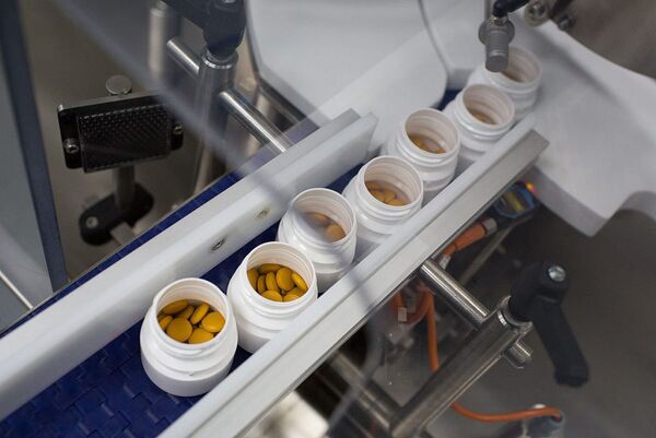 Rẻ hơn Remdesivir: Nga sẽ cung cấp thuốc chống Covid-19 Avifavir đến hơn 17 quốc gia - Sputnik Việt Nam